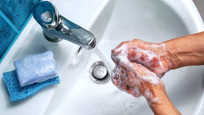 umivanje rok pred paraziti